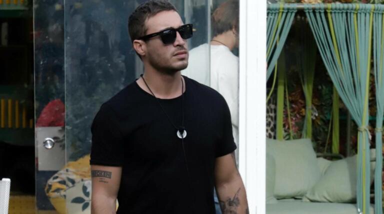 Antonino Spinalbese è un narcisista: l’accusa di Giaele De Donà Antonino Spinalbese è un narcisista: l’accusa di Giaele De Donà