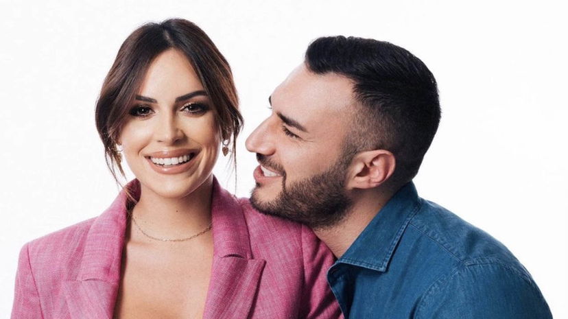 Claudia Dionigi e Lorenzo Riccardi sono diventati genitori: l’annuncio e la prima foto della bambina preview