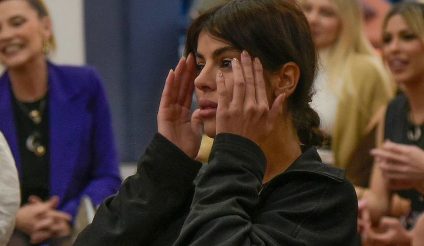 Tre ex vippone contro Dana Saber: “Fuori di testa” “Cacciatela” preview