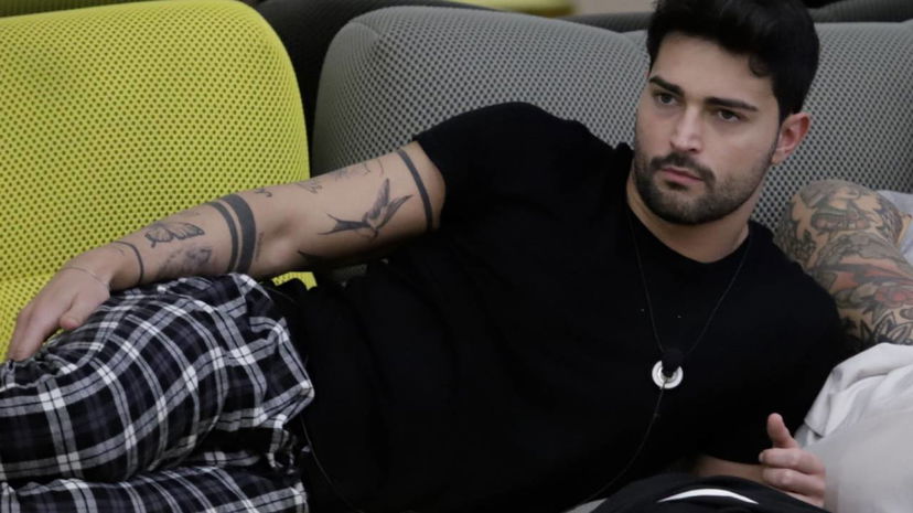 Davide Donadei: corna alla sua ex fidanzata con due donne famose preview