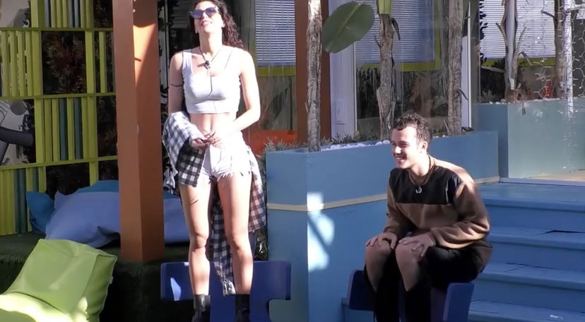 Aereo per i Donnalisi, Antonella: “Non ho i fan tirchi”, poi litiga con Tavassi preview