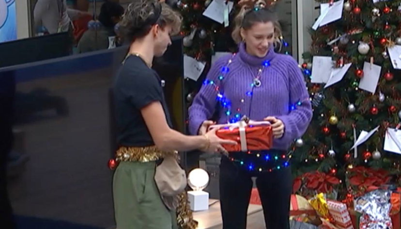 Mattia e Maddalena si scambiano i regali di Natale: ecco cosa si sono fatti preview