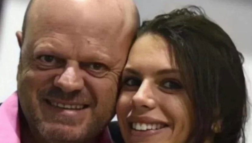 Il papà di Antonella festeggia il televoto, l’ex fidanzato lo attacca: “Fallimento genitoriale, pagliaccio” preview