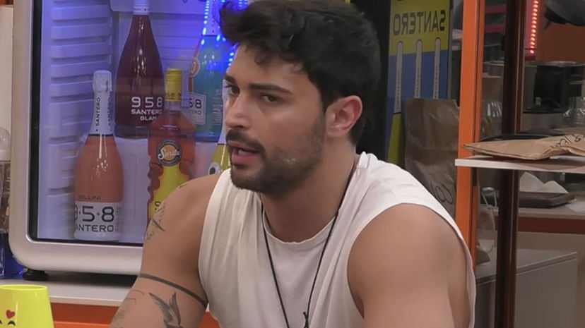 Autrice del GF Vip tuona contro Davide, che trasgredisce il regolamento: “Subito in magazzino!” preview