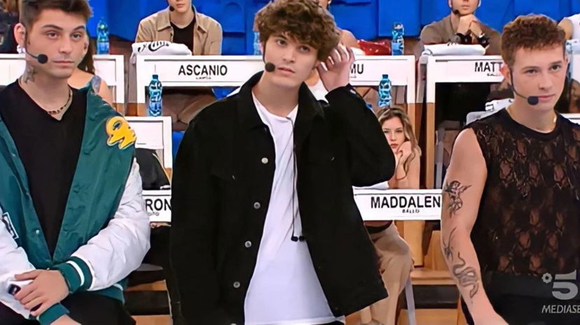 Cosa è successo la notte di Capodanno ad Amici? L’insider parla di noce moscata preview