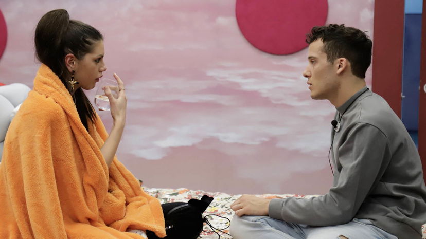 Fiordelisi confessa di avere un ritardo e aggiunge: “Con lui tutti i giorni” preview