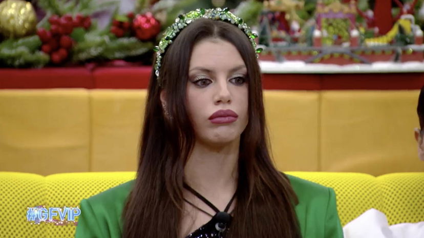 Fischi dal pubblico, la reazione di Antonella durante la pubblicità preview