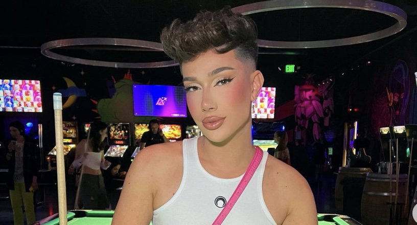 James Charles, spuntano online presunte chat in cui cerca di adescare dei ragazzi etero preview