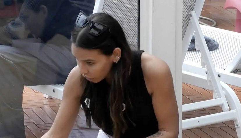 Nicole scopre che Daniele e Oriana si sono baciati e si arrabbia preview