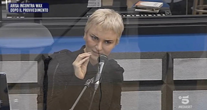 Arisa contro Wax: “Hai trascinato gli altri a fare quelle cose, ci hai deluso” preview