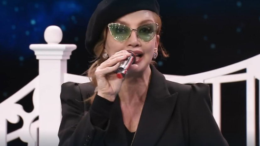 Milly Carlucci a lavoro per un nuovo programma al posto de Il Cantante Mascherato preview