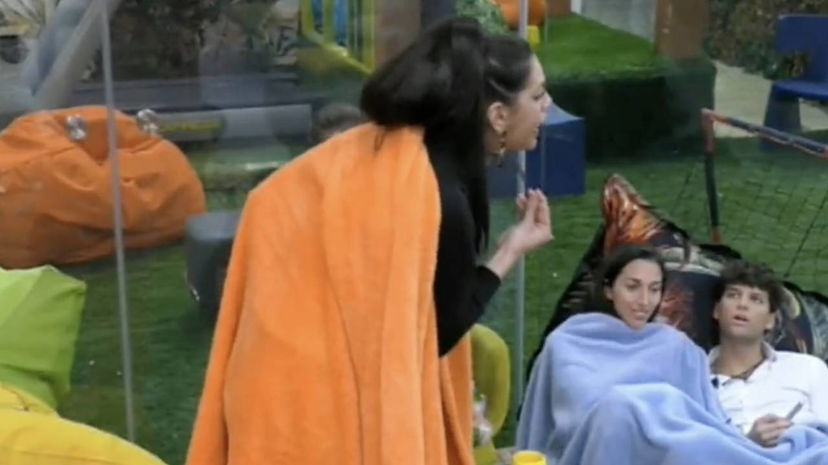 Antonella Fiordelisi nella notte litiga con chiunque: “Trovati un lavoro!” “Ameba!” preview