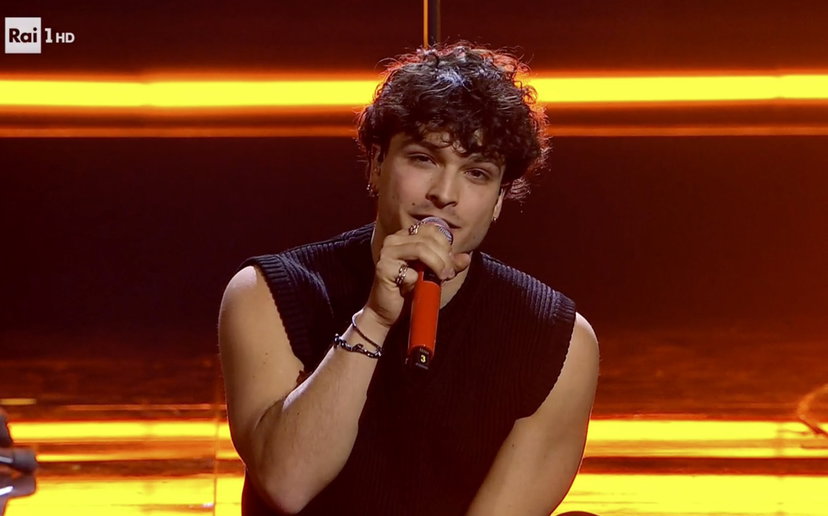 La canottiera di Leo Gassmann a Sanremo: suo padre Alessandro Gassmann dice la sua preview