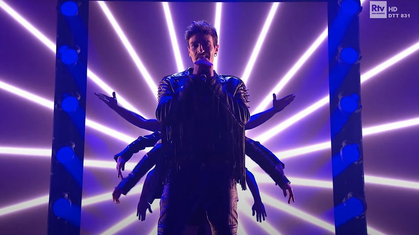 Lorenzo Licitra sul palco con il fidanzato Gabriele Rossi a Una Voce Per San Marino preview