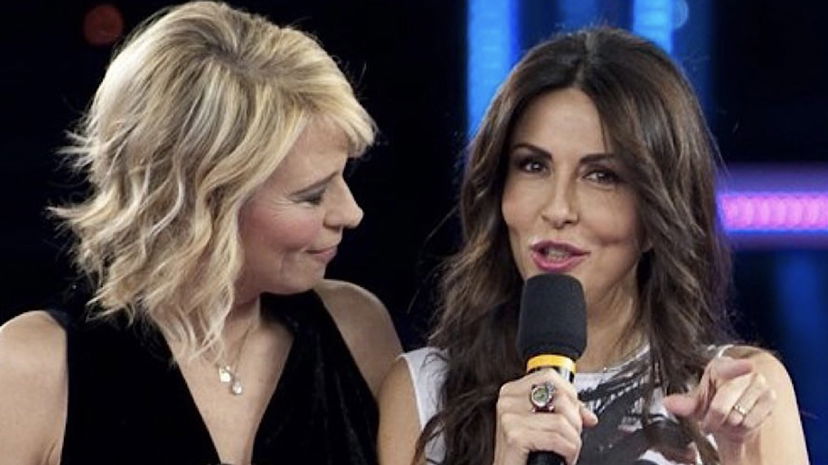 Sabrina Ferilli, il gesto per l’amica Maria De Filippi: “Arrivo” preview