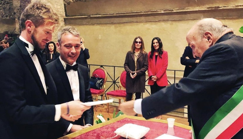 Pierluigi Diaco e Alessio Orsingher, le parole su Costanzo che aveva officiato la loro unione civile preview