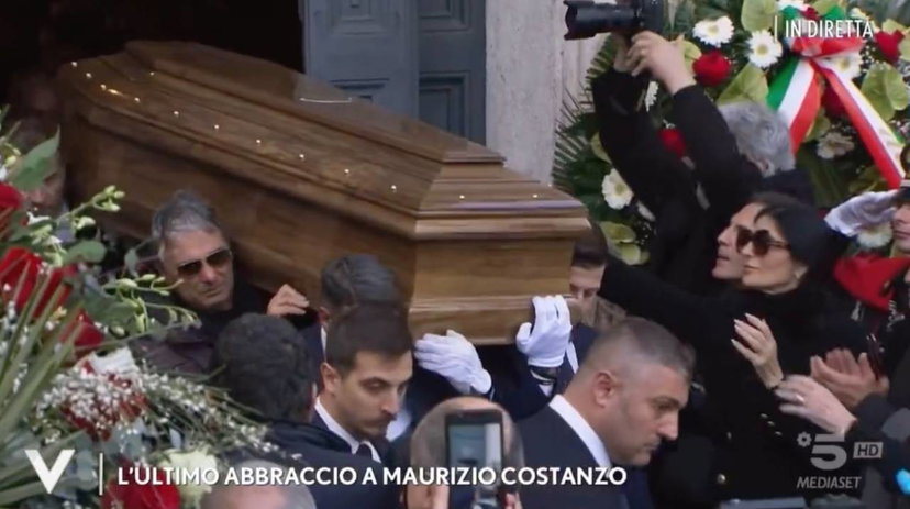 Sipario, l’ultimo saluto a Costanzo contemporaneamente su Rai e Mediaset preview