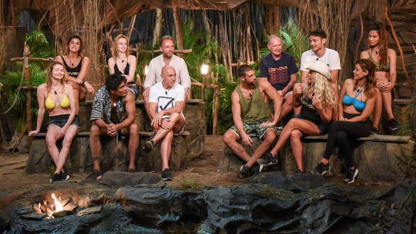 Concorrenti di un reality minacciano di ritirarsi per colpa di un famoso cantante campano preview