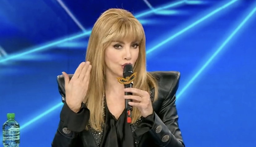 Carlucci dà indizi sul cast del Cantante Mascherato: “Edizione All Stars, ecco chi” preview