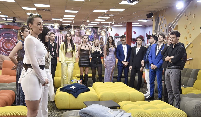 Sfuriata di Pier Silvio Berlusconi: al GFVip troppe parolacce e volgarità, salta la replica preview