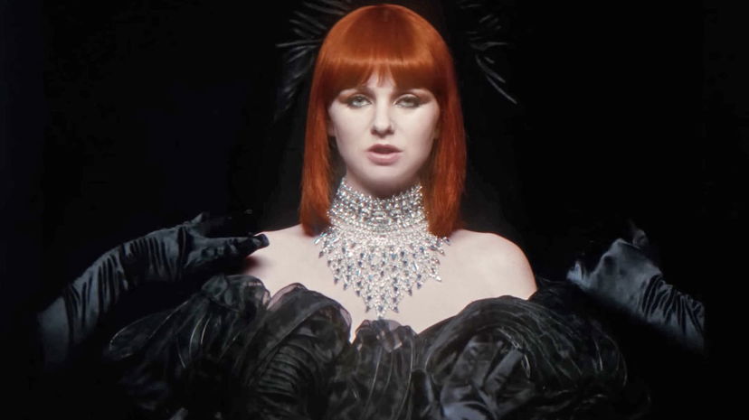 Lena Katina delle Tatu è tornata con il singolo Bella Ciao preview