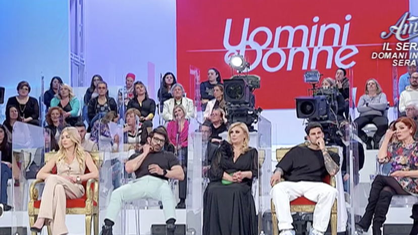 Uomini e Donne, dama pronta a denunciare: “Squallore, non ti permettere! Ne risponderai” preview