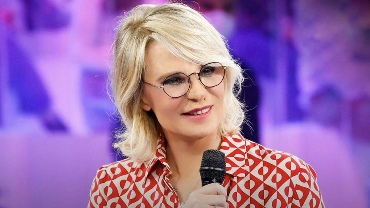 De Filippi, guadagni stellari per lei e la Fascino nel 2022: tutti i dati article-post