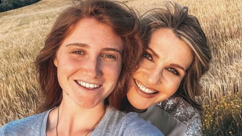 Lorella Cuccarini commenta il coming out di sua figlia Chiara: “Ecco cosa penso” preview