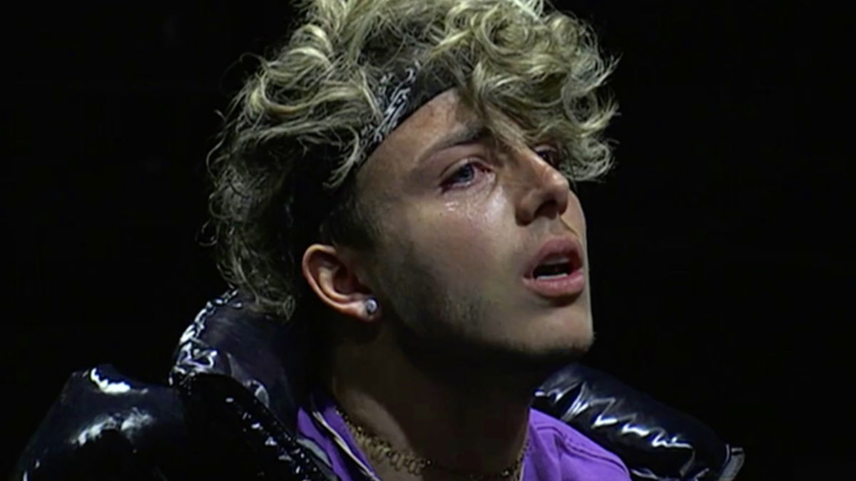 Mattia in lacrime, la lettera sul suo passato: “Ti preparavi e non arrivava nessuno” article-post