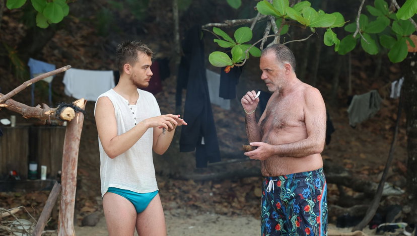 Il mistero del ritiro di Cecchi Paone e Simone e l’eventualità di nuovi naufraghi al loro posto preview