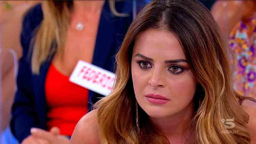Roberta Di Padua contro Nicole Santinelli che starebbe uscendo con Andrea Foriglio preview