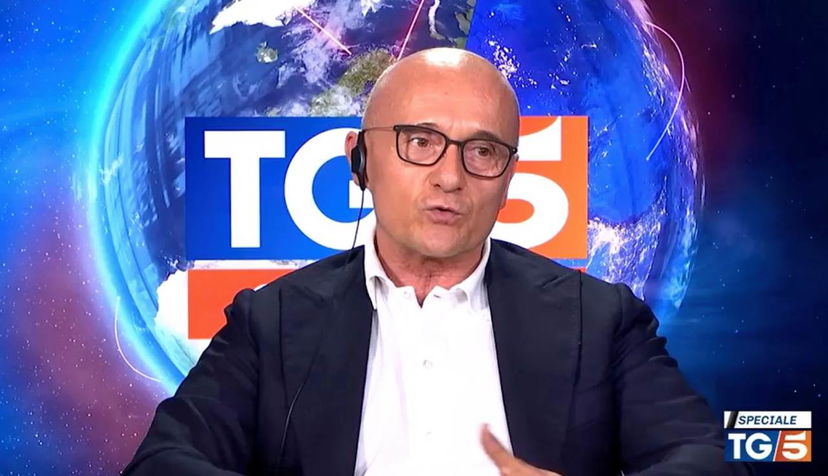 Signorini su Berlusconi: “Il GFVip di 6 mesi una sua idea, voleva fino a luglio” preview