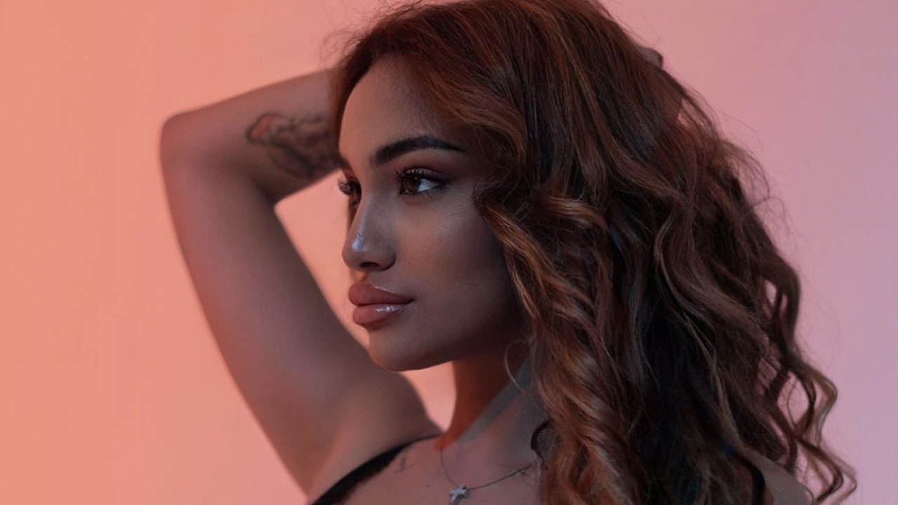 Clarissa Selassié canta