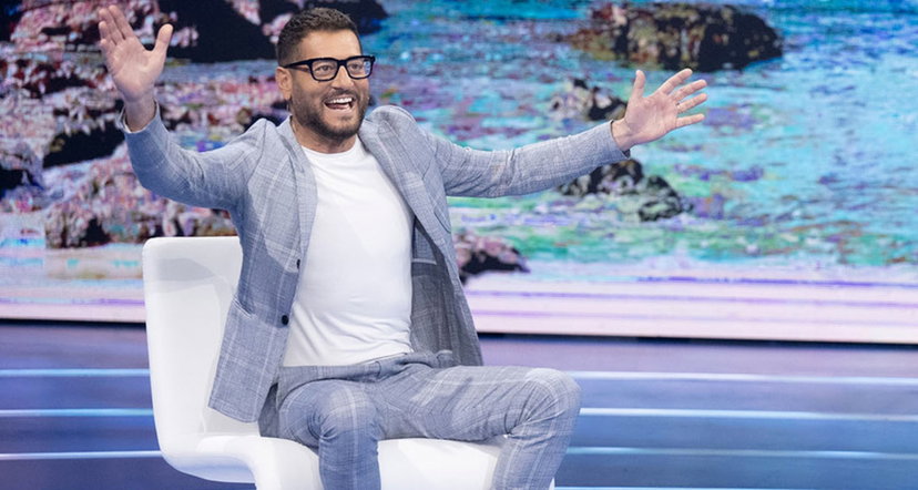 Ex naufrago su Enrico Papi a L’Isola dei Famosi: “Ruolo inadatto, non a suo agio” preview