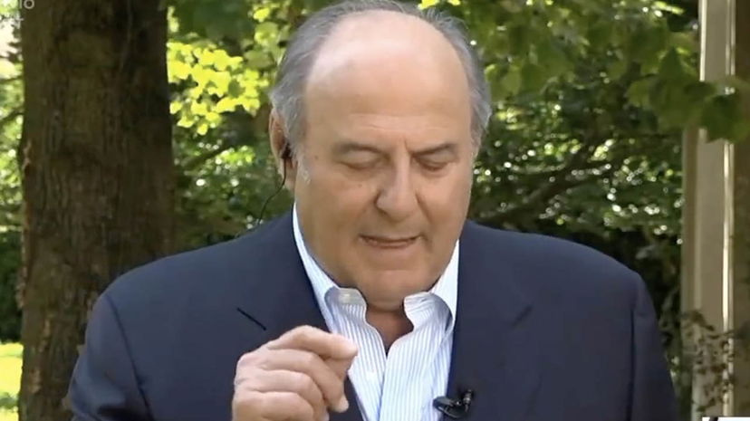 Gerry Scotti si commuove in diretta parlando di Berlusconi: “Scusatemi, oggi è un giorno triste” preview