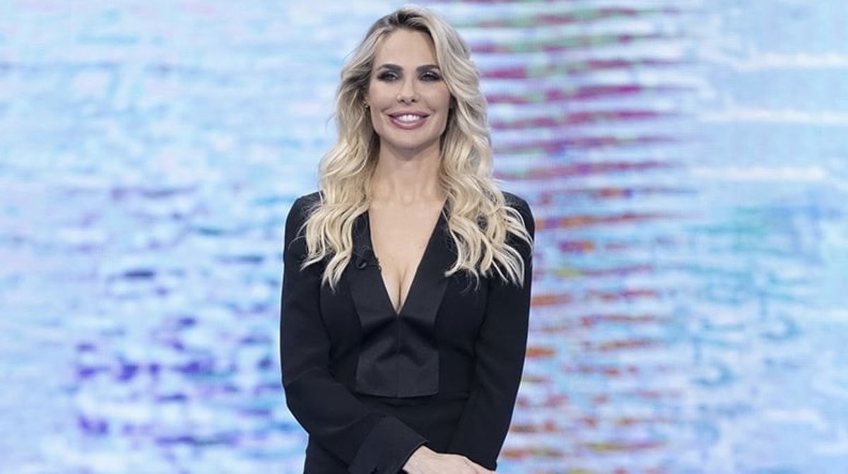 Ilary Blasi, Dagospia tuona: “Rischio che venga fatta fuori da Mediaset” article-post