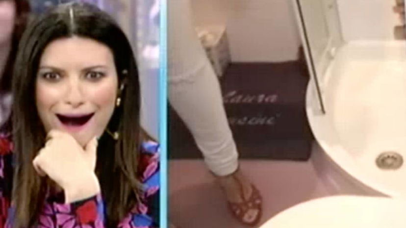 Pausini scioccata dalla casa di una sua fan: “Laura anche nel mio bagno!” preview