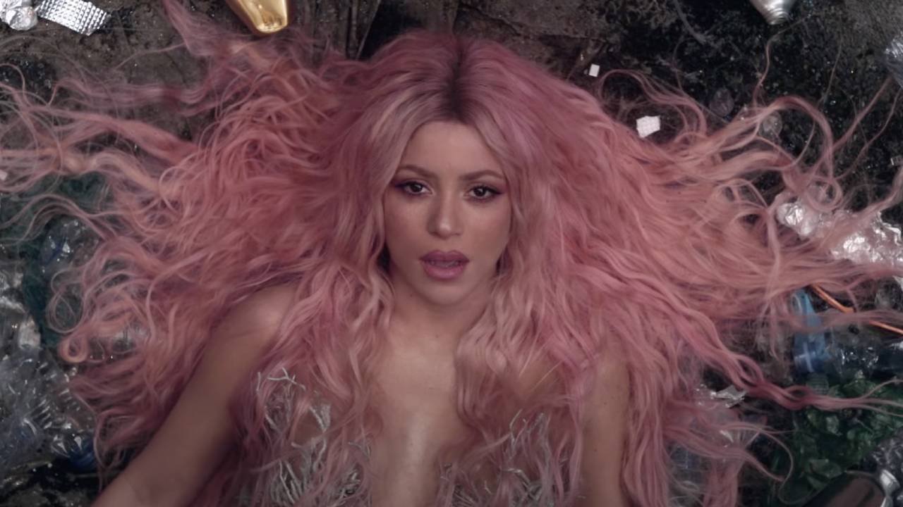 Shakira è una sirena nel video del nuovo singolo Copa Vacía