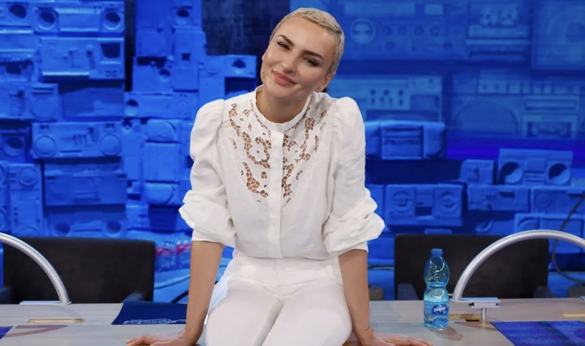 Arisa via da Amici, Maria avrebbe messo gli occhi su una sua collega più famosa article-post