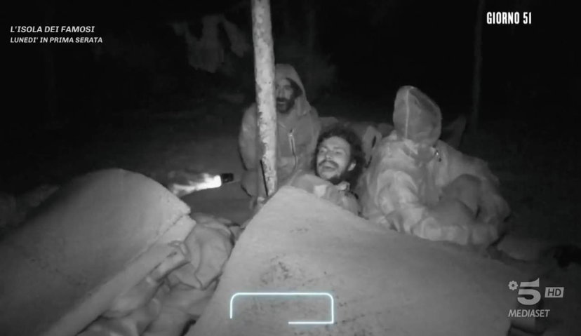 Tempesta a L’Isola dei Famosi, Gian Maria chiede l’elicottero: “Basta, mi ritiro!” preview