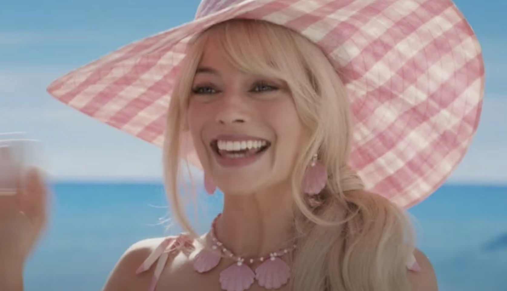 Barbie è lesbica nel film? Esplode il gossip e Margot Robbie risponde