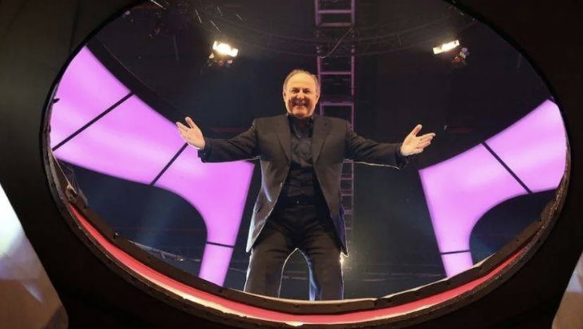 Caduta Libera, cosa c’è sotto la botola: il video della caduta fatto da sotto preview