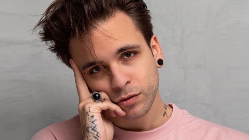 Alessio Bernabei e la polemica: “Siamo rimasti in quattro a saper cantare” article-post