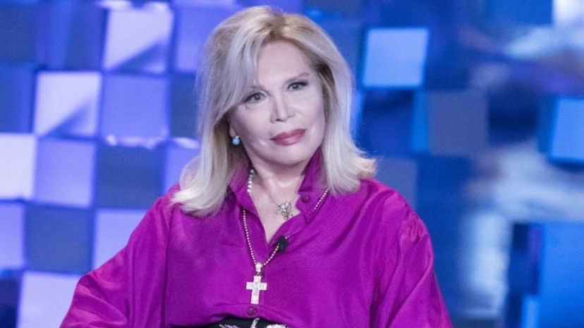 Amanda Lear la spara grossa su tre colleghe famosissime: “Come si sono ridotte” preview