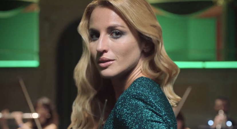 La direttrice d’orchestra Venezi contro Elodie: “Mi riconosco nei valori Dio, patria e famiglia” preview