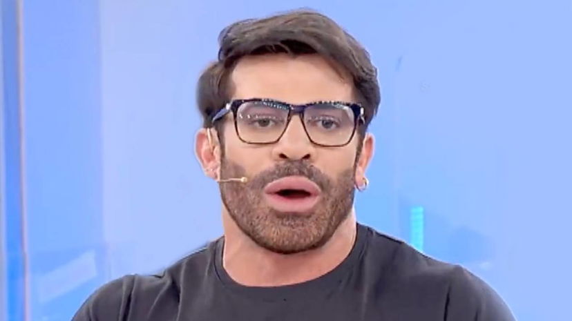 Gianni Sperti resta a Uomini e Donne? “Mi dispiacerebbe non tornare, Tina ha chiesto” preview