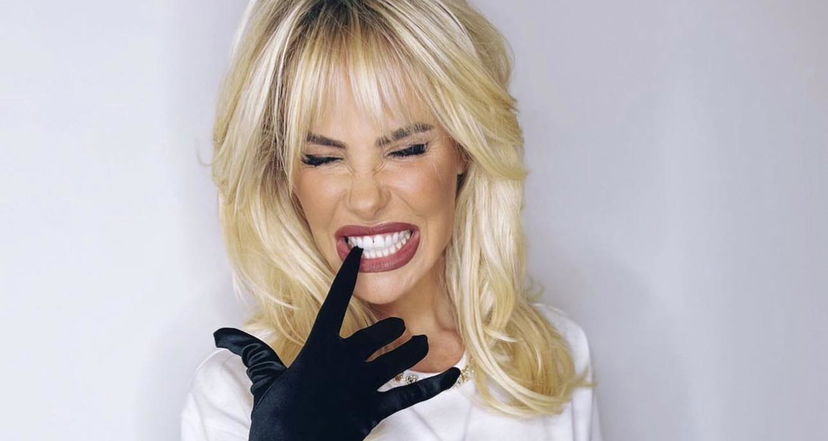 Ilary Blasi cambia colore di capelli e segue la scia di Alessia Marcuzzi preview