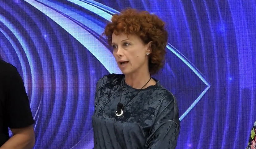 Danno dell’ipocrita a Beatrice Luzzi: lei sbotta e poi scoppia a piangere preview