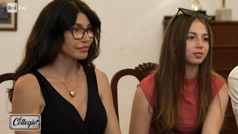 Carmelina Iannoni bacia Ryan Greco a Il Collegio preview