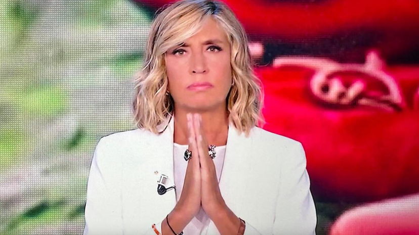 Famoso cantante e l’affondo al Pomeriggio 5 di Myrta Merlino:”Metafora sonora di questo paese” preview